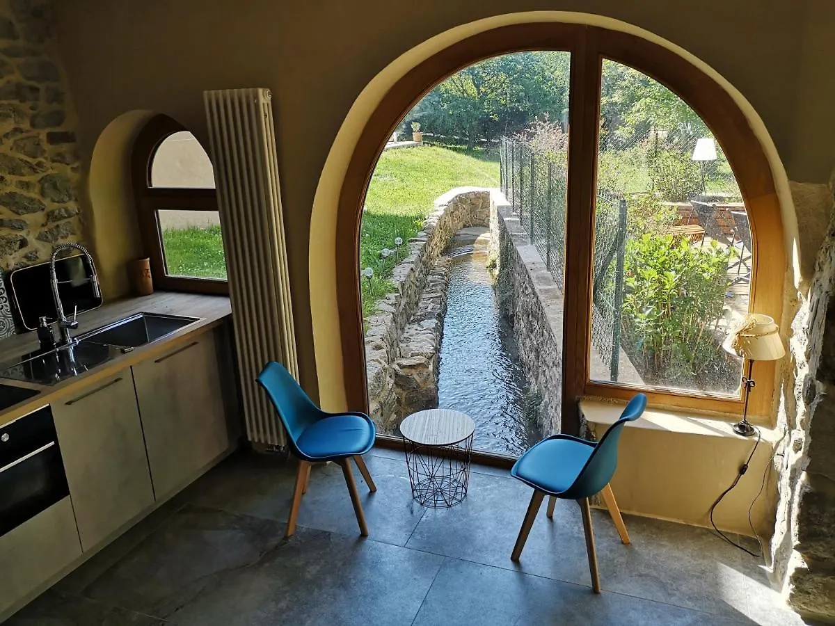 La Chapelle Moulin Traversee Par L'Eau Jacuzzi Piscine Classe 5 Etoiles Bourg-Argental 0*,  Fransa
