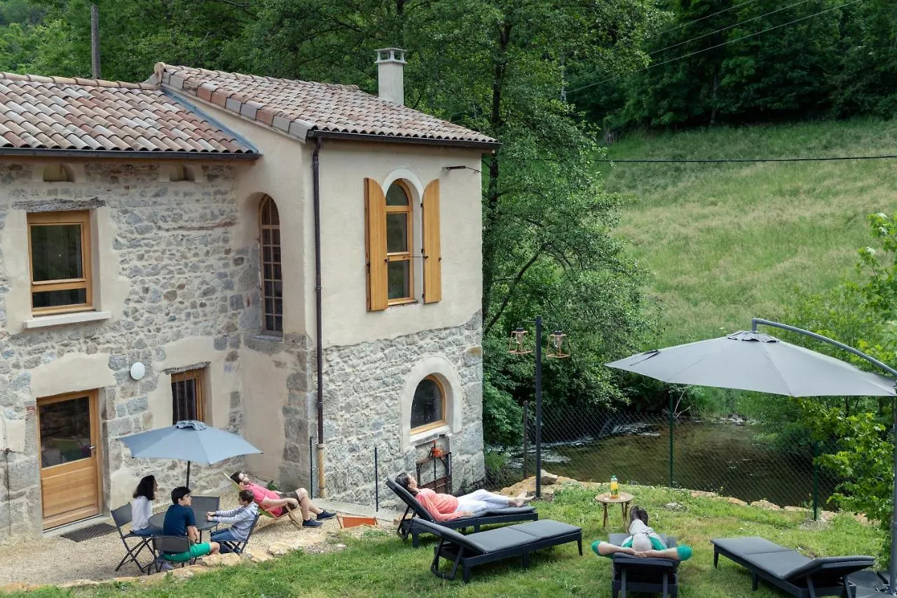 La Chapelle Moulin Traversee Par L'Eau Jacuzzi Piscine Classe 5 Etoiles Bourg-Argental 0*,