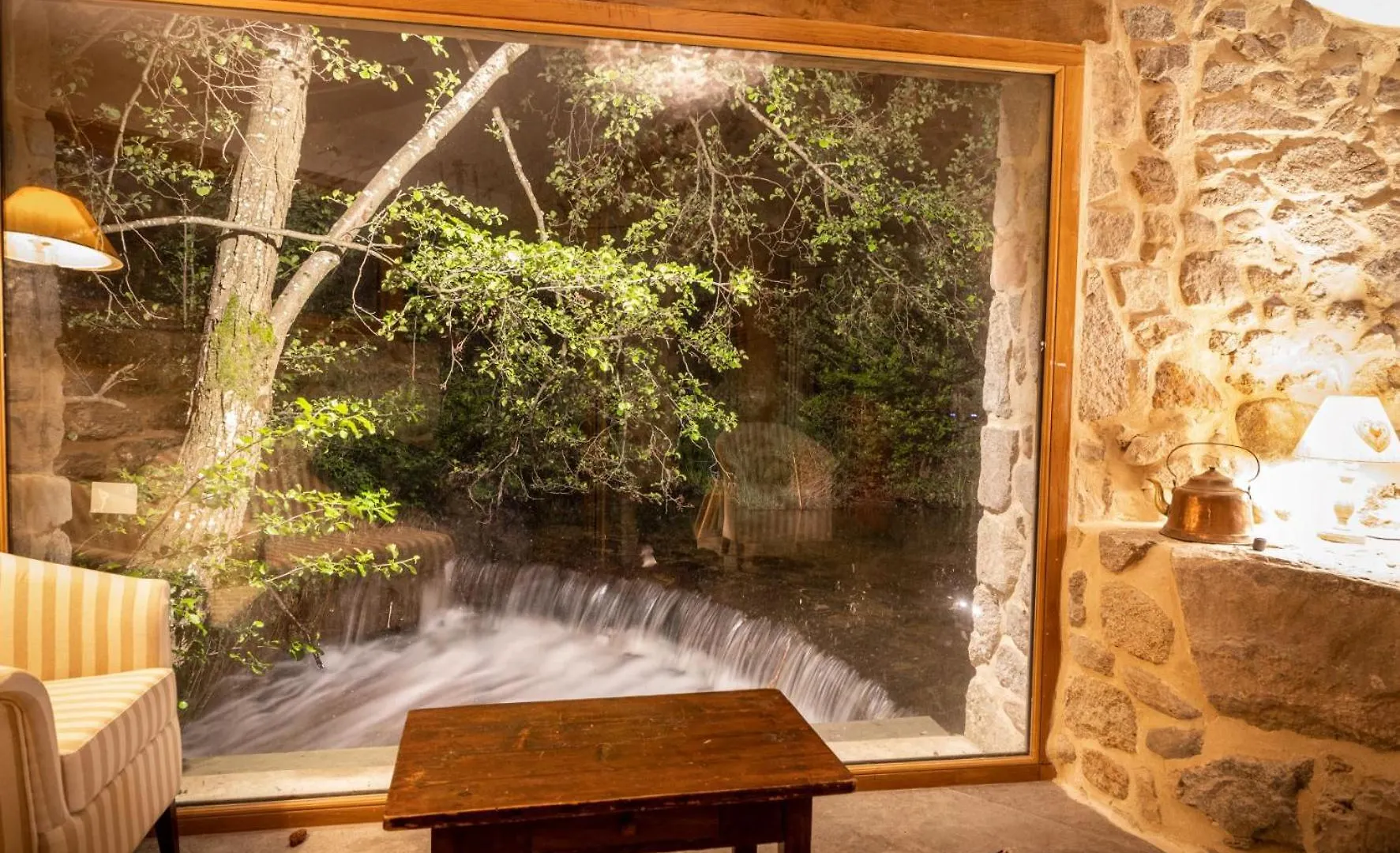 Tatil Evi La Chapelle Moulin Traversee Par L'Eau Jacuzzi Piscine Classe 5 Etoiles Bourg-Argental Fransa